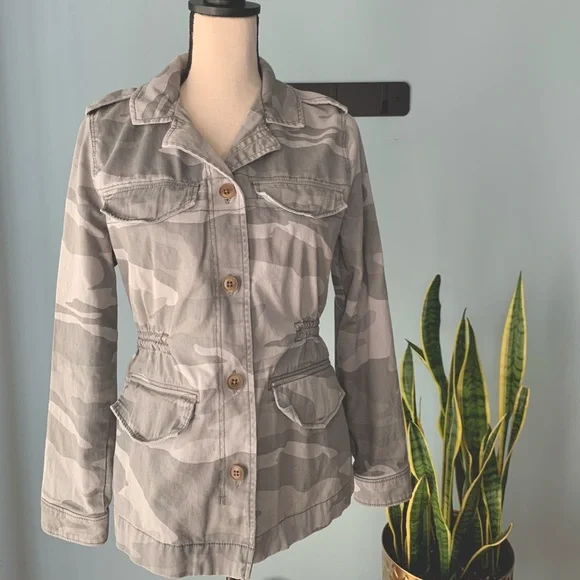 ❗️Sold❗️Abercrombie & Fitch • Camo Field Utility Jacket • Women’s Outerwear - Picture 1 of 12